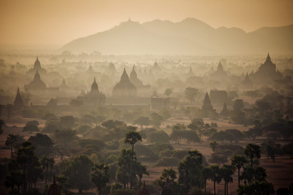 sunrise temples in Bagan by Myanmar photographer